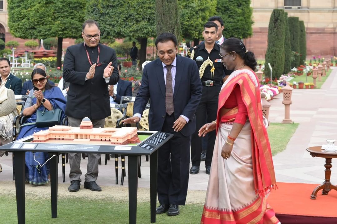 Saksham presents a 3D replica of Rashtrapati Bhawan to Hon'ble President Draupadi Murmu, accompanied by Shri Rajesh Aggarwal, Secretary of the Department of Empowerment of Persons with Disabilities. President Murmu stands beside the replica, observing the intricacies of the model.